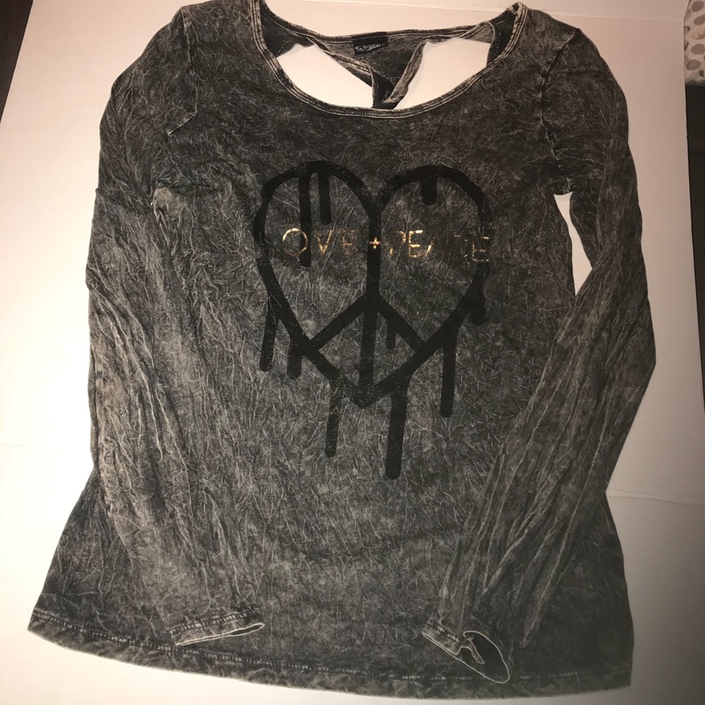 Daytrip long sleeve graphic tee shirt w/ open back